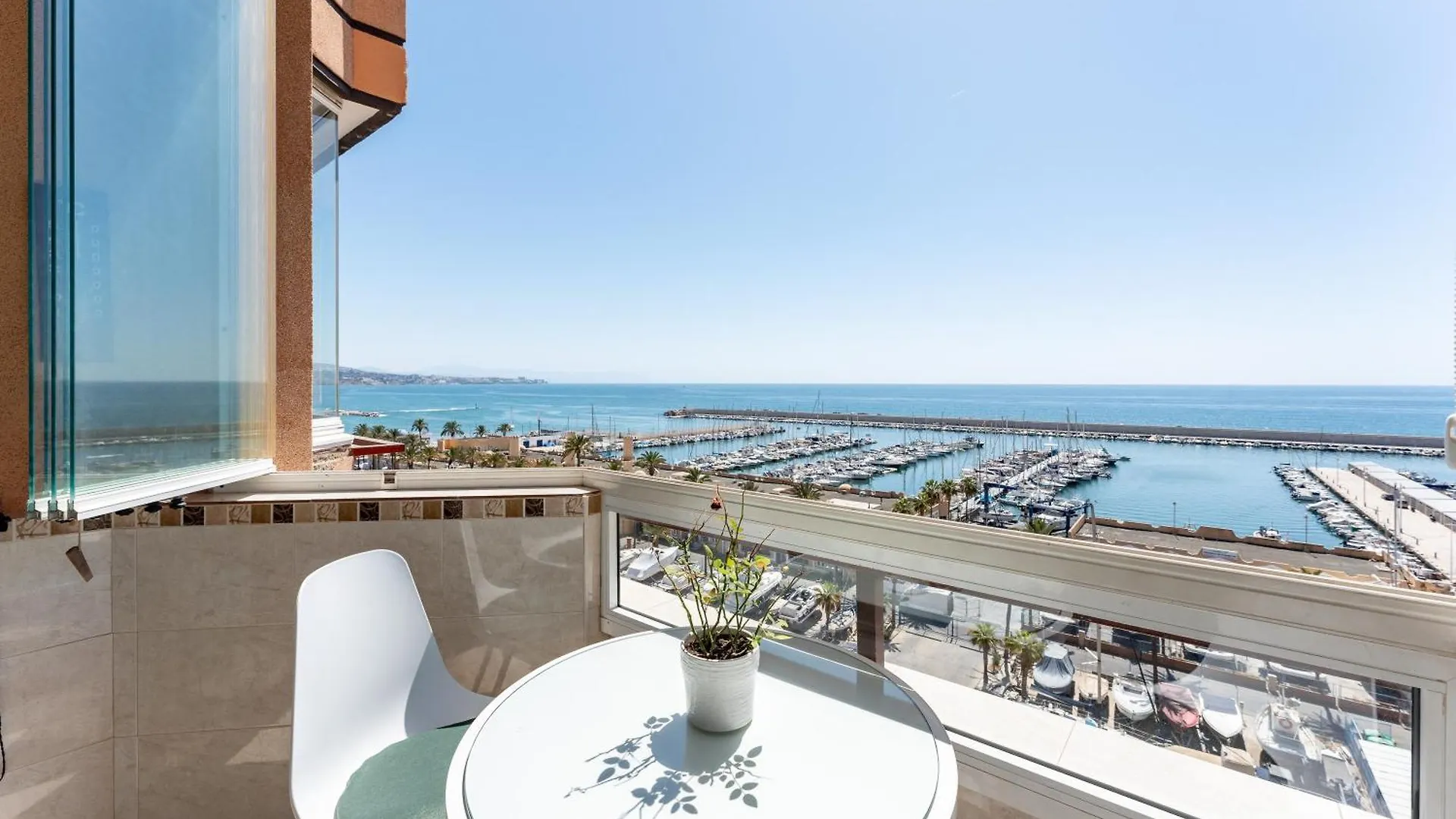 Stunning Marina View Apartment Fuengirola